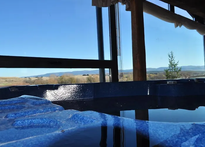 Rural Con Jacuzzi Cabanas de Polendos